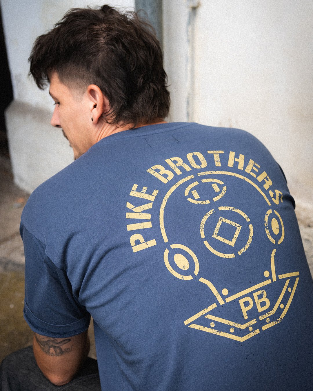 Sports Tee Scuba Blue Pike Brothers — t-shirt vintage, détail du col