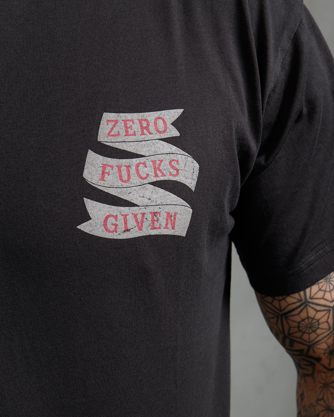 Sports Tee Zero Fucks Pike Brothers — t-shirt vintage, détail de la matière