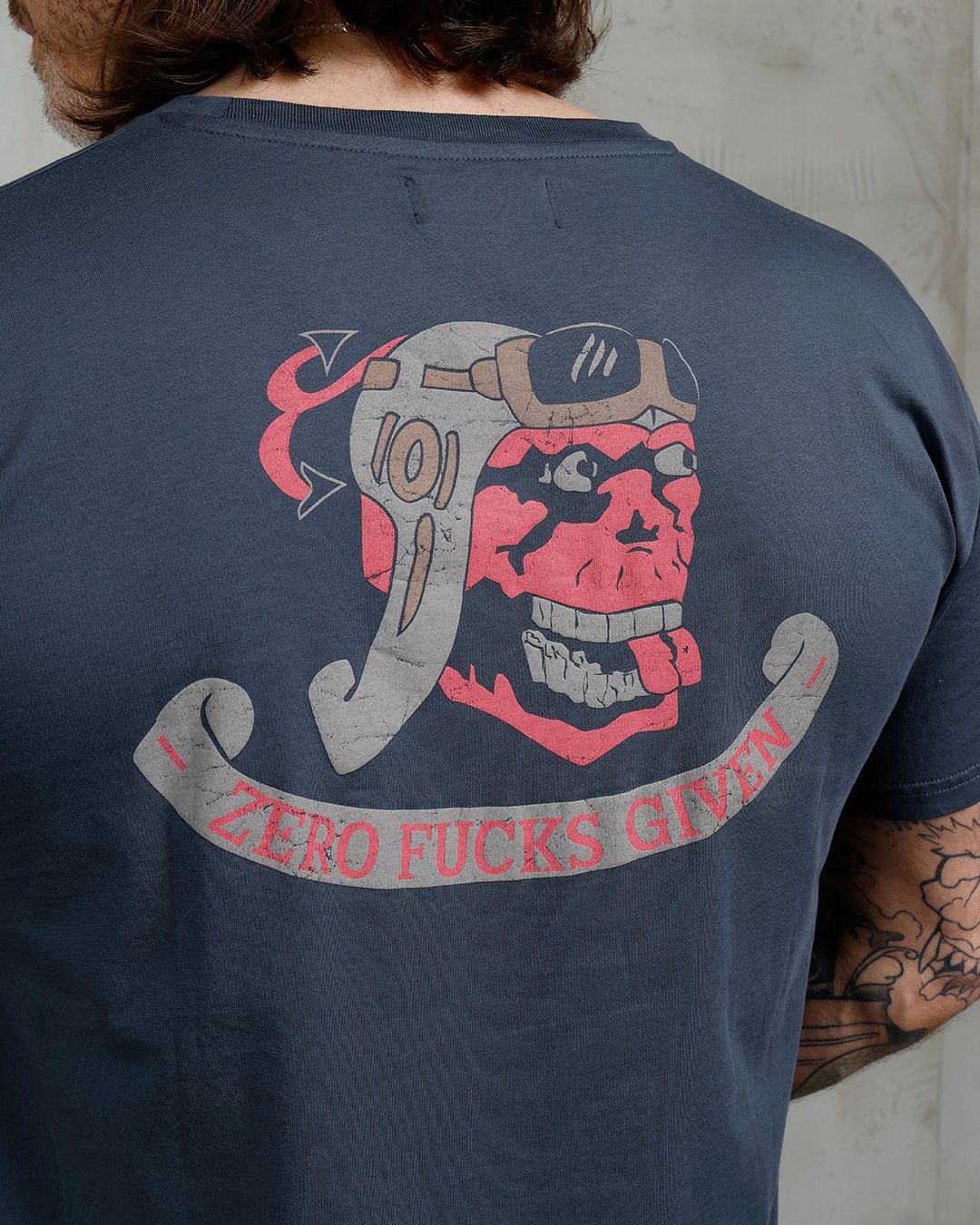 Sports Tee Zero Fucks Pike Brothers — t-shirt vintage, détail des finitions