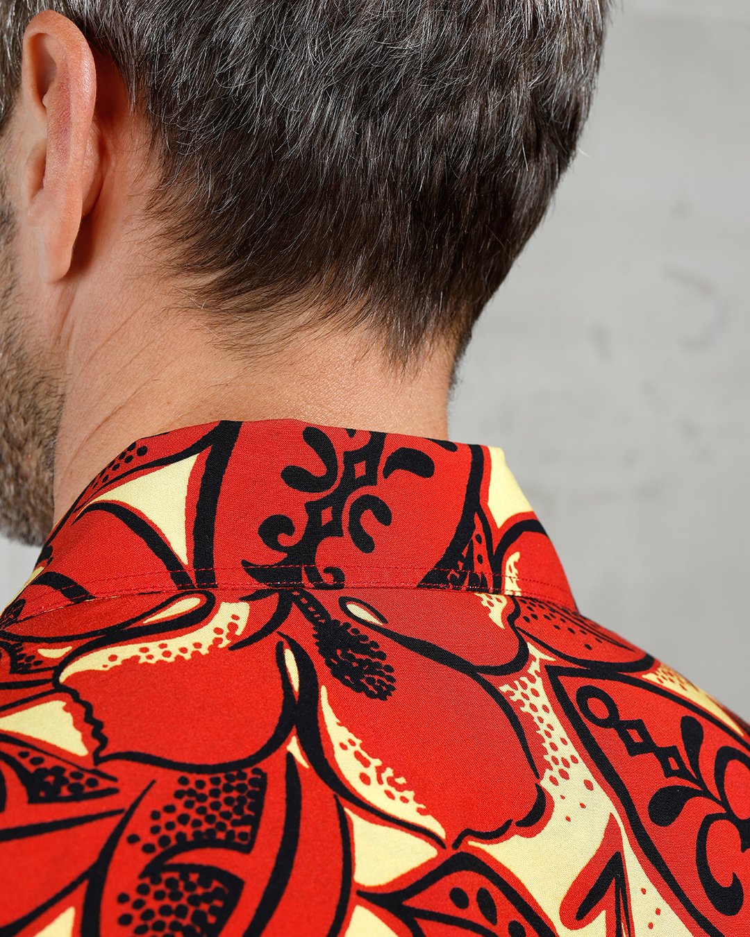 Surf Shirt Random Red Pike Brothers — vintage shirt, fabric close-up