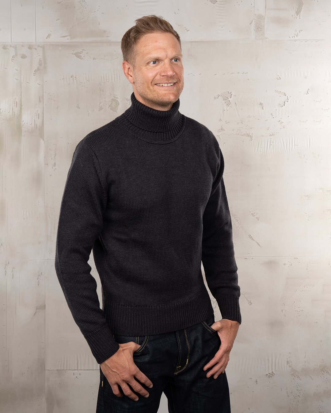 Turtle Neck Anthracite Pike Brothers — vintage accessory, three-quarter view
