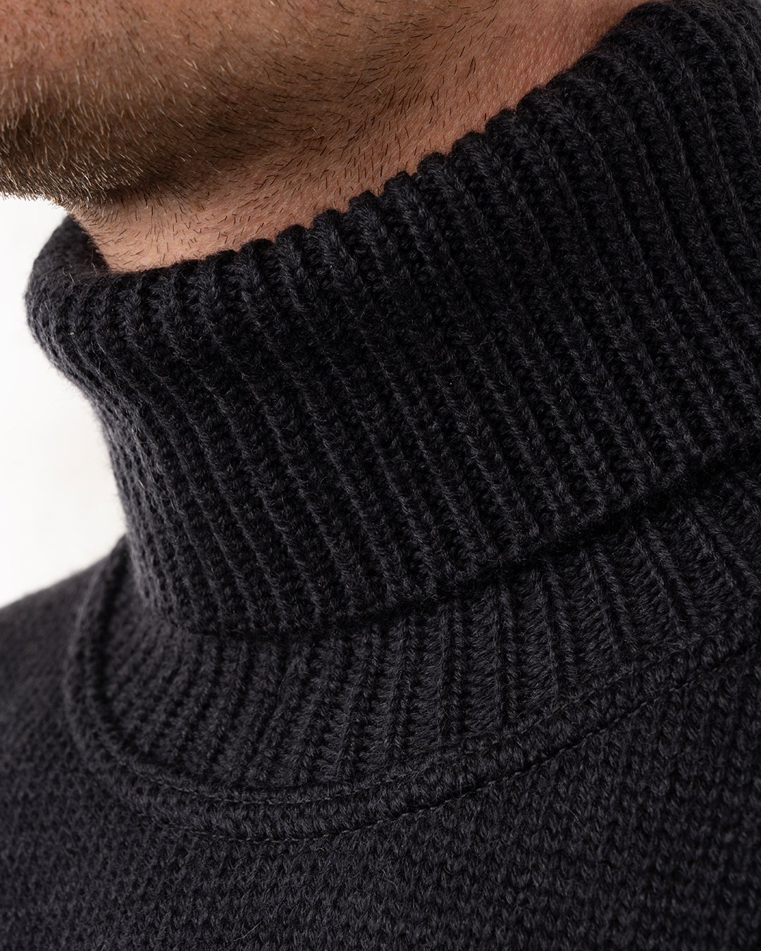 Turtle Neck Anthracite Pike Brothers — vintage accessory, in use