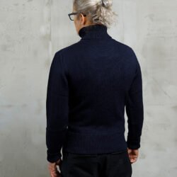 Turtle Neck Dark Navy Pike Brothers — accessoire vintage, vue de trois quarts