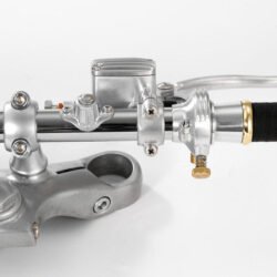 Commodo de guidon KustomTech chromé métal usiné dans la masse détail de l’usinage CNC pour Harley-Davidson Commodo de guidon KustomTech chromé métal usiné dans la masse détail de l’usinage CNC pour Harley-Davidson
