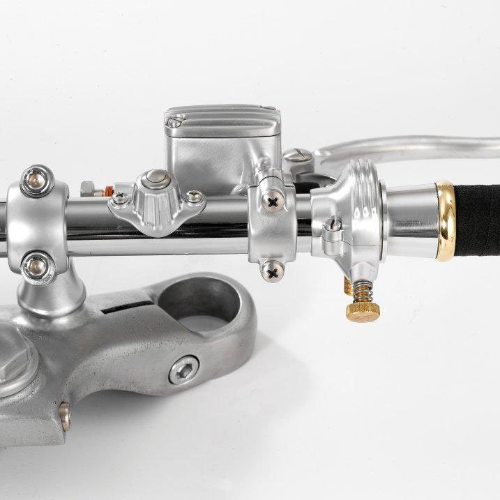 Commodo KustomTech poli 25,4 mm (1 pouce) Commodo de guidon KustomTech poli laiton massif profil complet de la pièce pour projet café racer