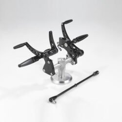 Commande KustomTech noir anodisé Harley Softail Commande KustomTech noir anodisé Harley Softail vue principale sur fond neutre