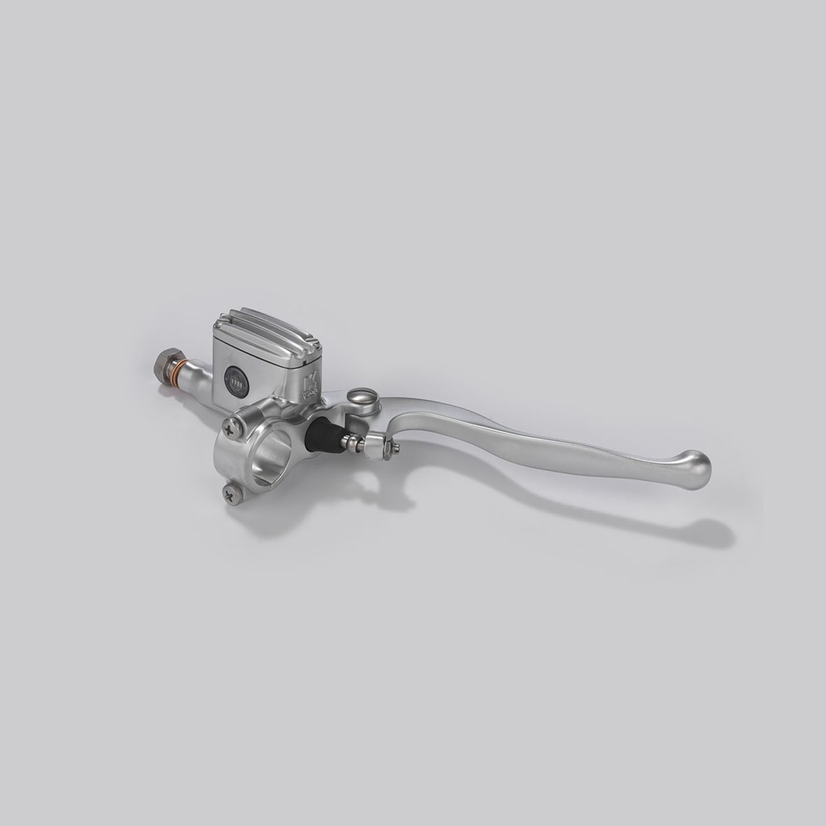 Maître-cylindre KustomTech alésage 14 mm satiné Maître-cylindre KustomTech alésage 14 mm vue principale sur fond neutre