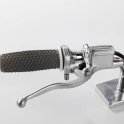 Maître-cylindre de frein KustomTech satiné métal usiné dans la masse profil complet de la pièce pour projet café racer Maître-cylindre de frein KustomTech satiné métal usiné dans la masse profil complet de la pièce pour projet café racer