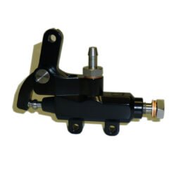 Maître-cylindre KustomTech noir anodisé alésage 14 mm ligne Deluxe Maître-cylindre KustomTech noir anodisé alésage 14 mm ligne Deluxe vue principale sur fond neutre