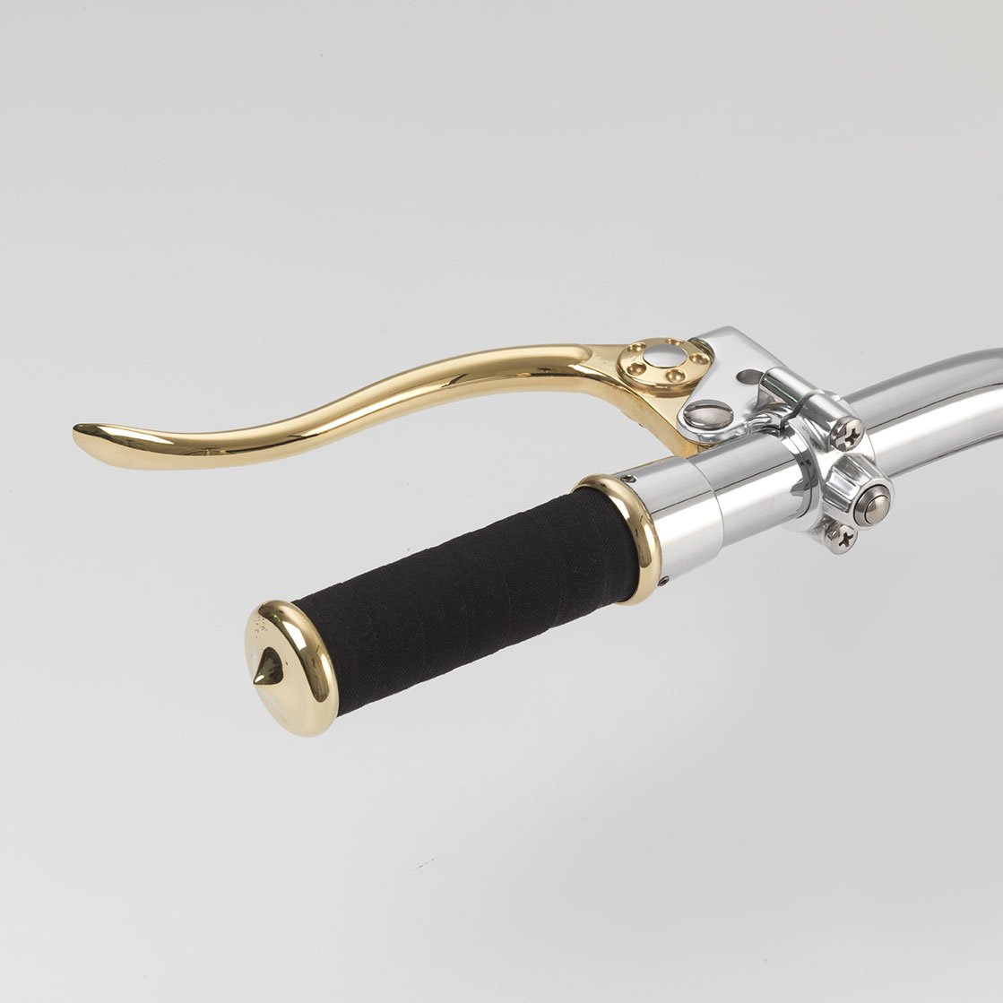 Poignées KustomTech 25,4 mm (1 pouce) Poignée de gaz KustomTech vue principale sur fond neutre