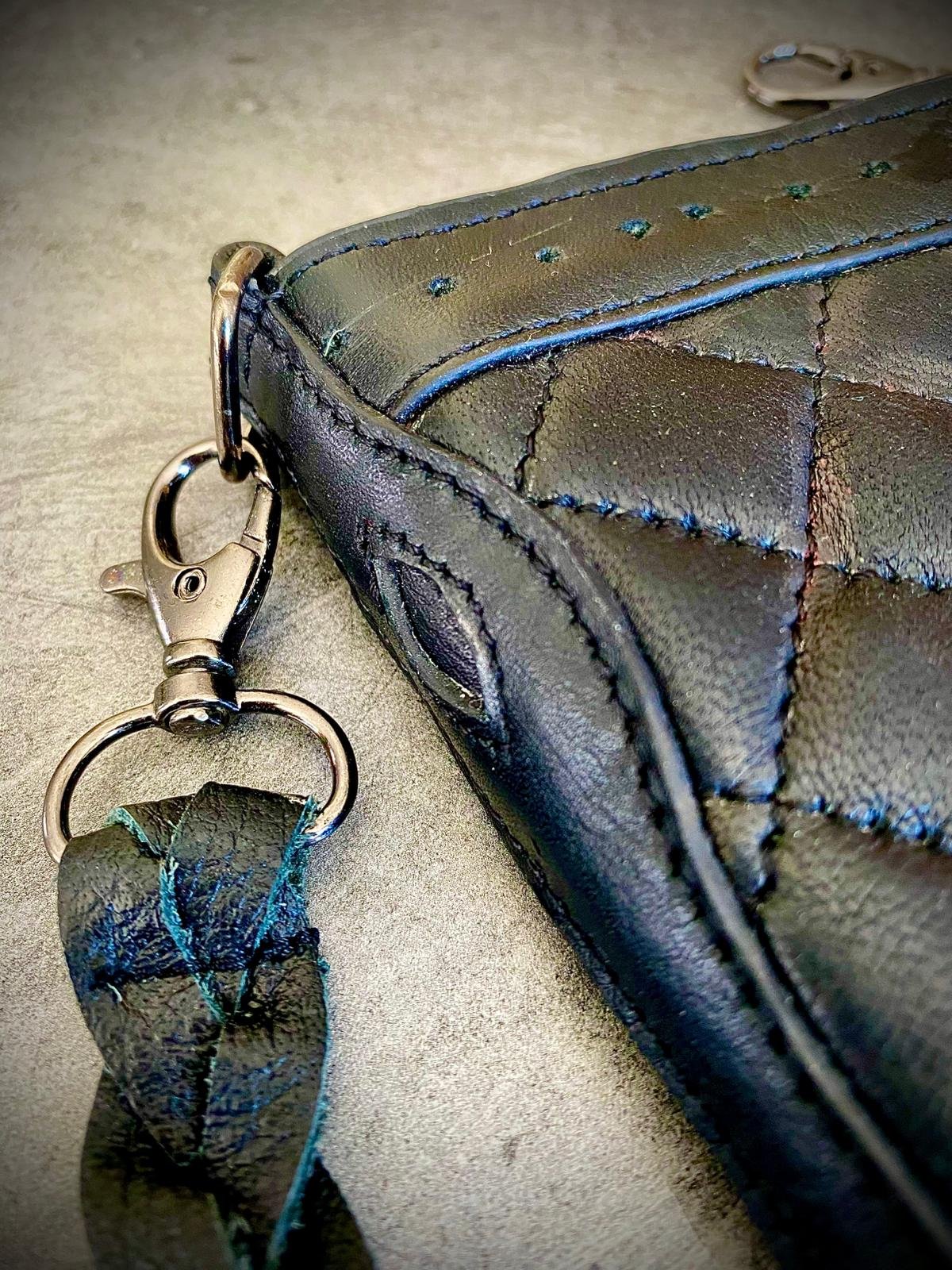 Portefeuille biker cuir matelassé « Black Sabbath » – Hold Fast Mousqueton métal de la lanière tressée du portefeuille biker cuir Hold Fast