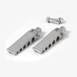 Commande au pied KustomTech chromé satiné laiton massif vue de trois quarts pour chopper et bobber Commande au pied KustomTech chromé satiné laiton massif vue de trois quarts pour chopper et bobber