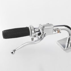 Poignée de gaz KustomTech poli métal usiné dans la masse mise en situation sur guidon pour Harley-Davidson
