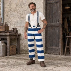 Tenue pantalon bagnard rayé bleu et bretelles Pike Brothers, vue de trois quarts